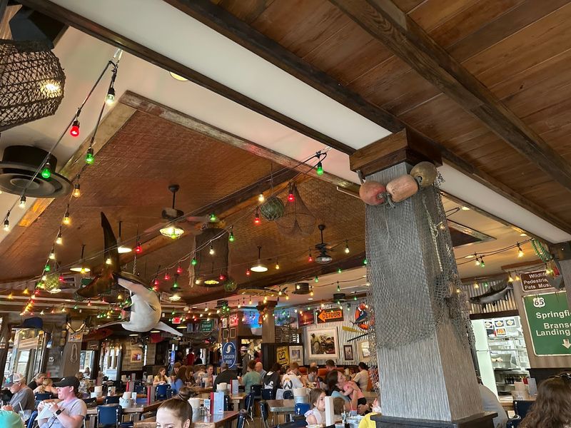 These 9 Missouri Seafood Shacks Prove You Do Not Need A White Tablecloth To Eat Exceptionally Well - Decor Hint Joe's Crab Shack