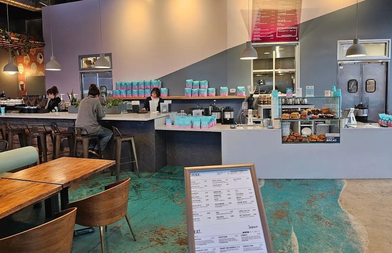 11 California Cafés Where Nobody Seems In A Hurry And That Helps The Whole Mood - Decor Hint Cat & Cloud Coffee, Santa Cruz