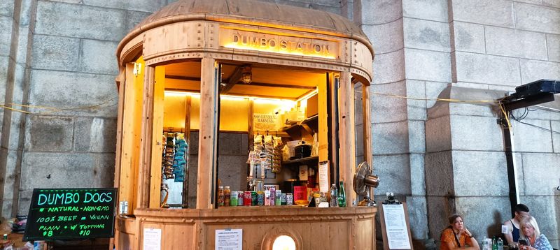 This Enormous New York Flea Market Is Worth Spending Hours Exploring - Decor Hint Street Food And Colombian Coffee That Fuels The Hunt