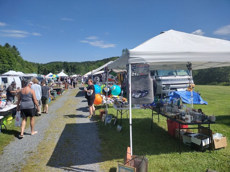 This Vermont Flea Market Is A Goldmine For Vintage Finds And Unbeatable Prices - Decor Hint Books, Maps, And Paper Ephemera That History Buffs Love