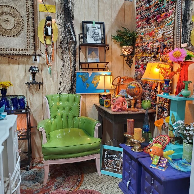 Home Decor, Art, And Lighting Set The Tone
