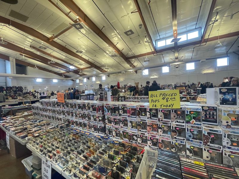 The Illinois Flea Market Where $25 Can Still Get You an Incredible Deal - Decorating Tip Records, Books and Collectibles for the Obsessive Shopper