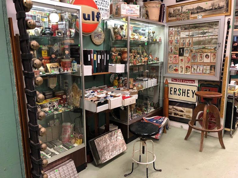 This Historic Pennsylvania Barn Is Now A Treasure Hunt Filled With Vintage Surprises - Decor Hint Old Signage And Advertising Tins That Stop You Cold