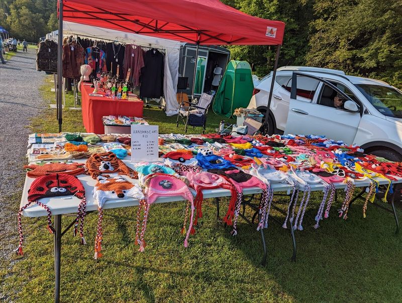 This Vermont Flea Market Is A Goldmine For Vintage Finds And Unbeatable Prices - Decor Hint Handmade And Local Vermont Crafts Worth Every Penny