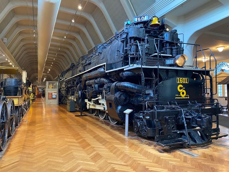 The Ultimate Michigan Bucket List For Travelers Who Want To See It All - Decor Hint Explore The Henry Ford Museum And Greenfield Village In Dearborn