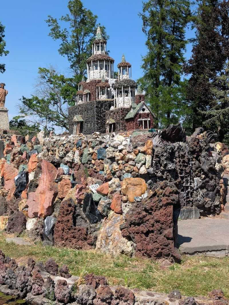 Visitors Can't Stop Talking About This Wonderfully Unusual Garden In Oregon - Decor Hint The Story Behind The Magic