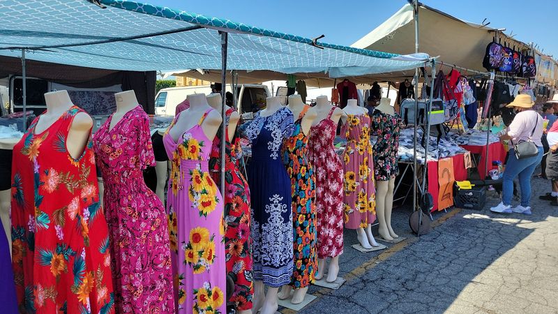 The Massive Flea Market In California That Locals Keep Raving About - Decor Hint Vendors Can Reserve Space Daily