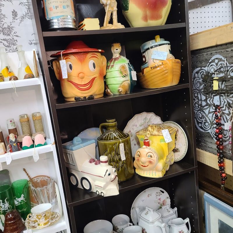 The Huge West Virginia Flea Market Where Treasure Hunters Stretch $40 Surprisingly Far - Decor Hint How Far Can $40 Actually Go Here?