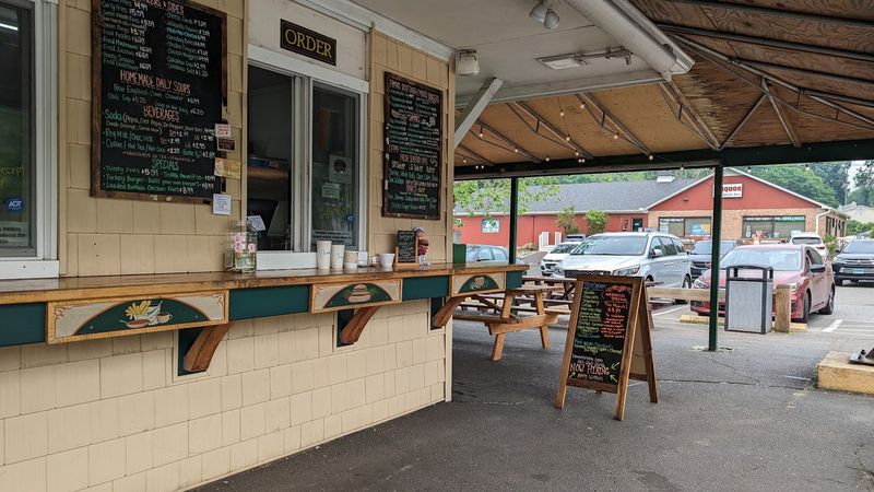 This Connecticut Roadside Restaurant Serves Hot Dogs With Serious Nostalgic Charm - Decor Hint When To Go For A Laid-Back Bite