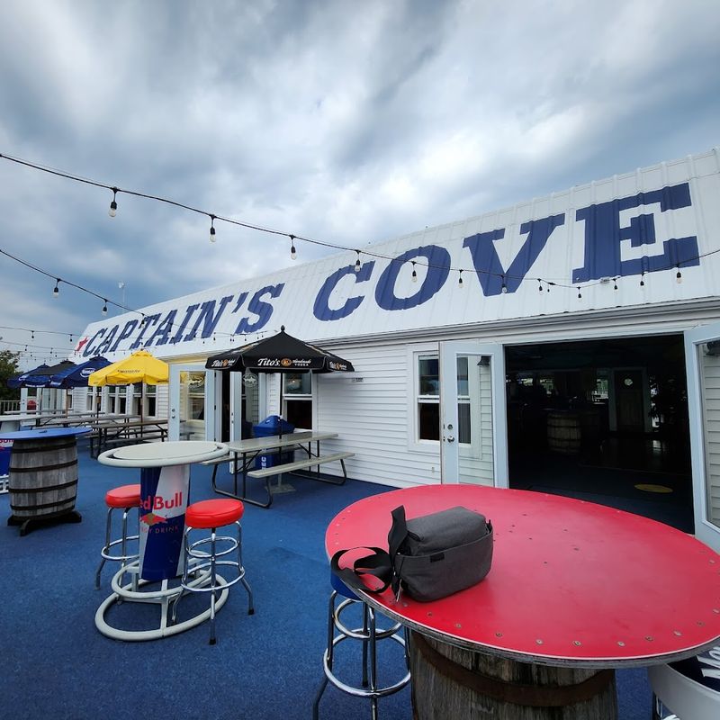 This Connecticut Seaport Is Famous For Lobster Rolls That Taste Like Summer On The Harbor - Decor Hint Best Time To Visit For A Breezy Meal