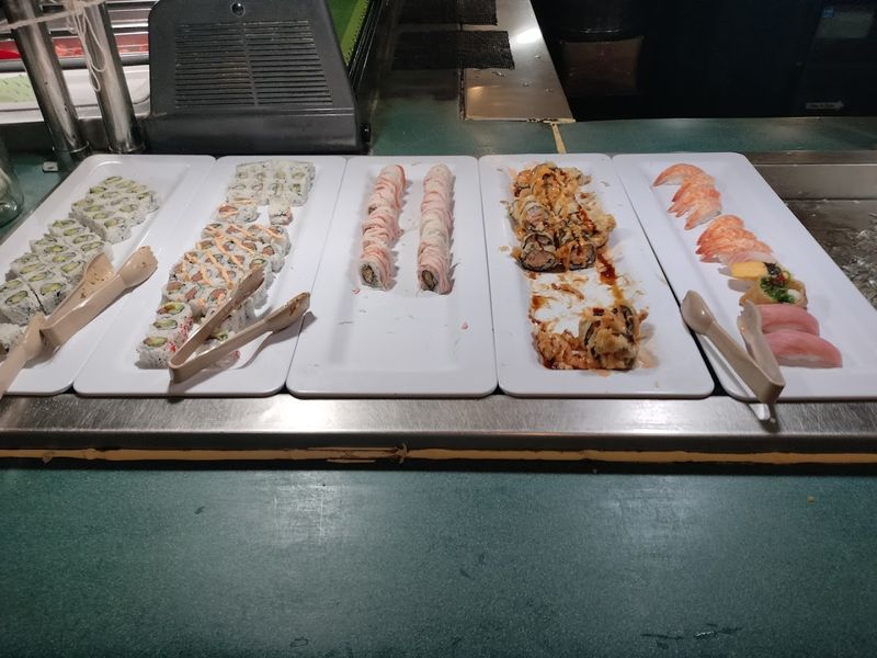 How To Navigate The Seafood And Sushi Stations