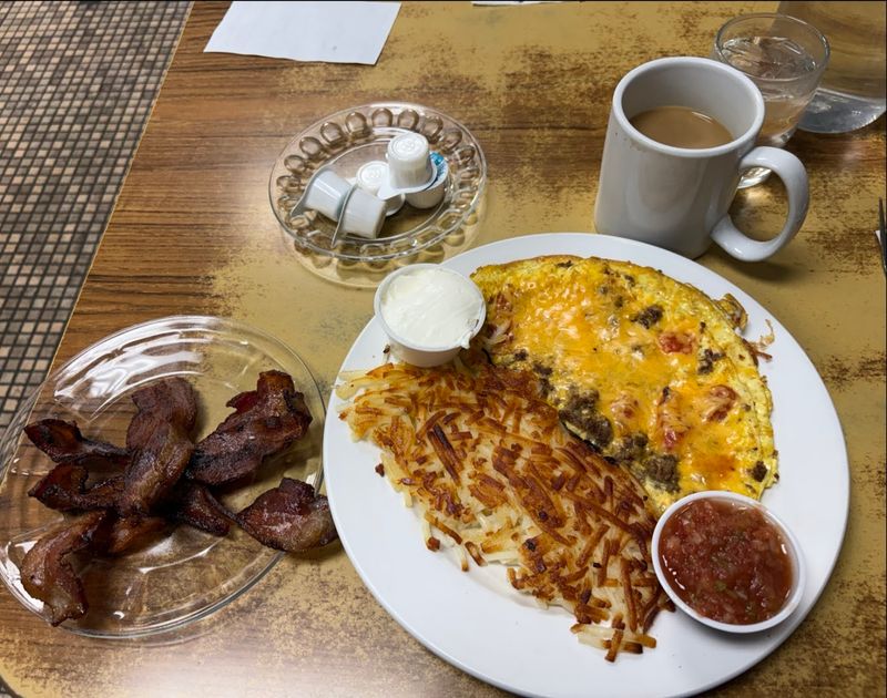 Montana Locals Swear This $7.75 Breakfast Beats Anything From A Chain Restaurant - Decor Hint Why Should You Make The Trip