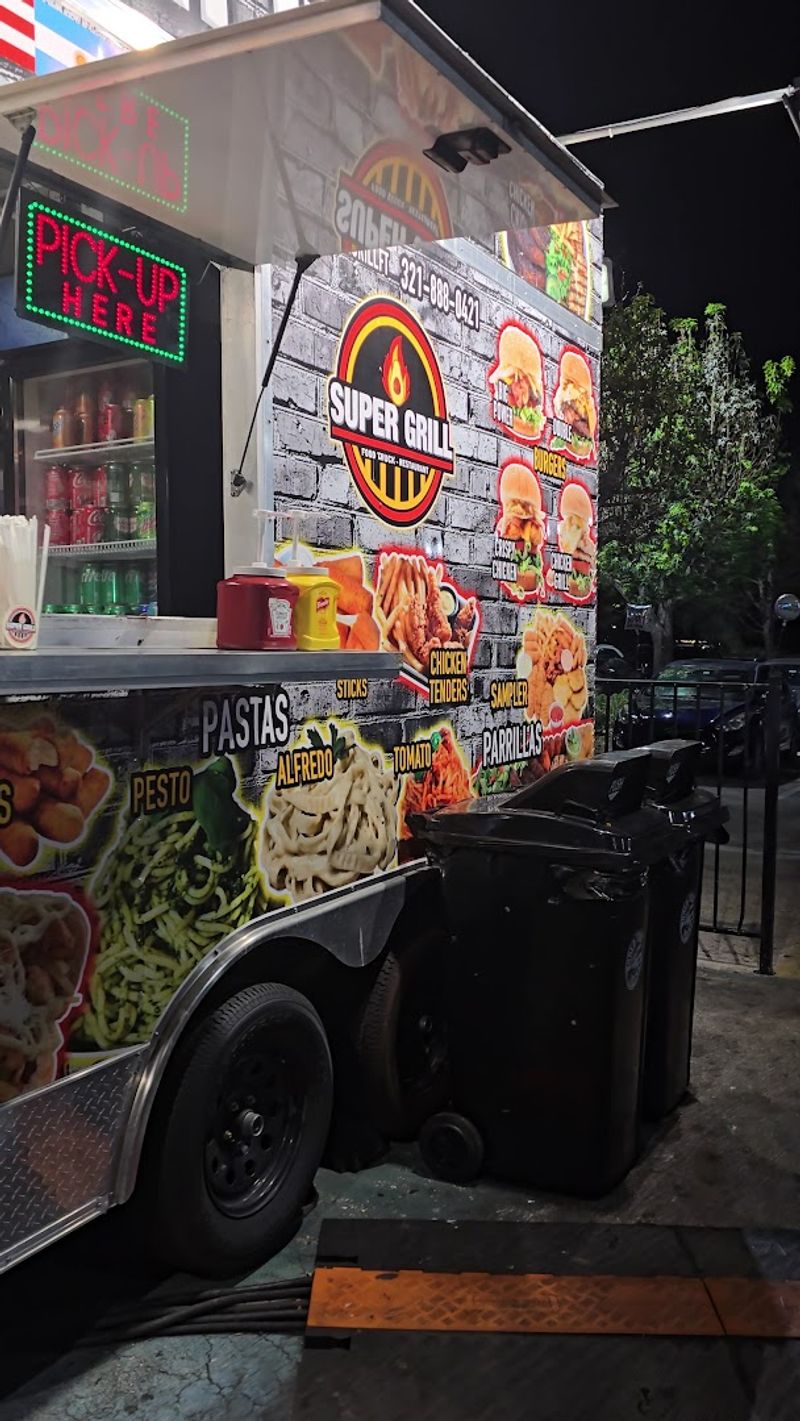 This Huge Florida Market Is Perfect For Shoppers Who Love Great Deals - Decor Hint The World Food Truck Court Out Back