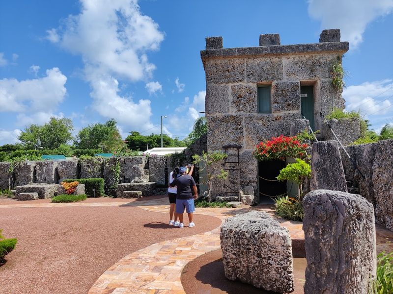 One Of Florida's Most Fascinating Attractions Was Built In Total Secrecy - Decor Hint Why This Place Stays With You Long After You Leave