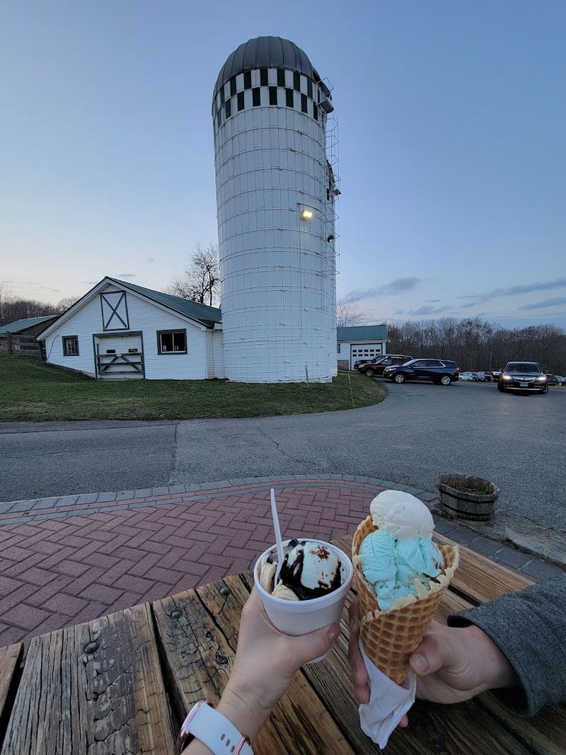 Road Trippers In Connecticut Can't Stop Raving About This Homemade Ice Cream - Decor Hint Why Families Love The Easygoing Atmosphere