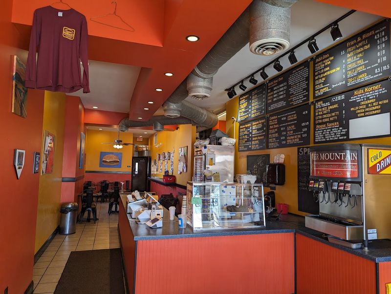 The Burgers At This Tiny Connecticut Spot Are So Good You'll Crave Them All Week - Decor Hint Best Times To Stop For A Fresh Meal