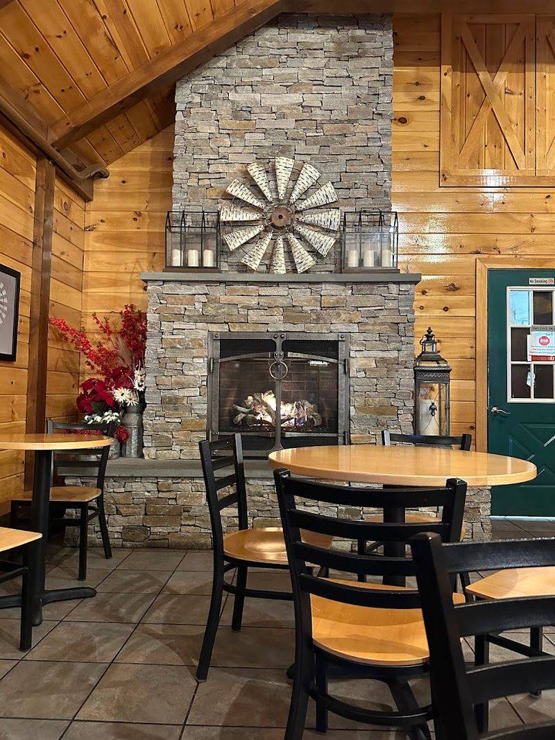 This Connecticut Spot Serves Ice Cream So Good Visitors Plan Trips Around It - Decor Hint The Rustic Farm Setting And Café Vibe
