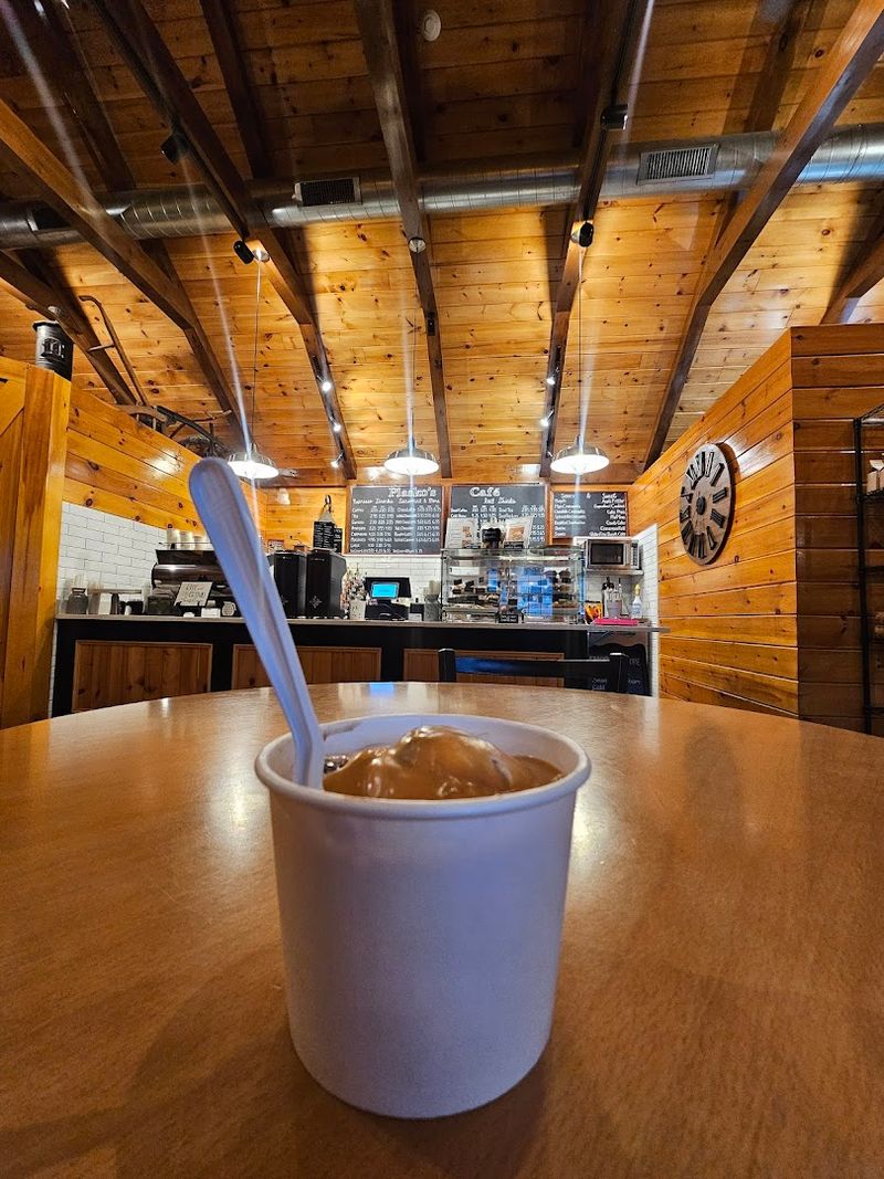 This Connecticut Spot Serves Ice Cream So Good Visitors Plan Trips Around It - Decor Hint Tips For Planning Your Visit
