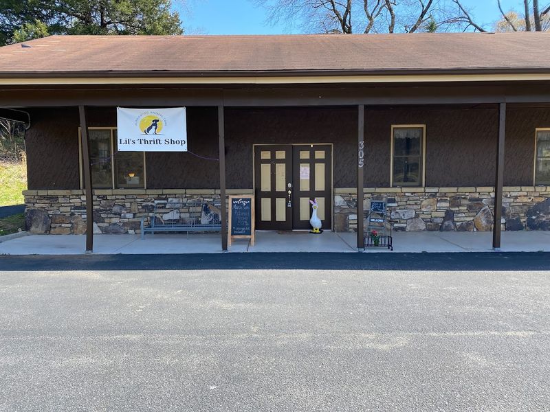 A Lake Lure Shop Close To Rumbling Bald
