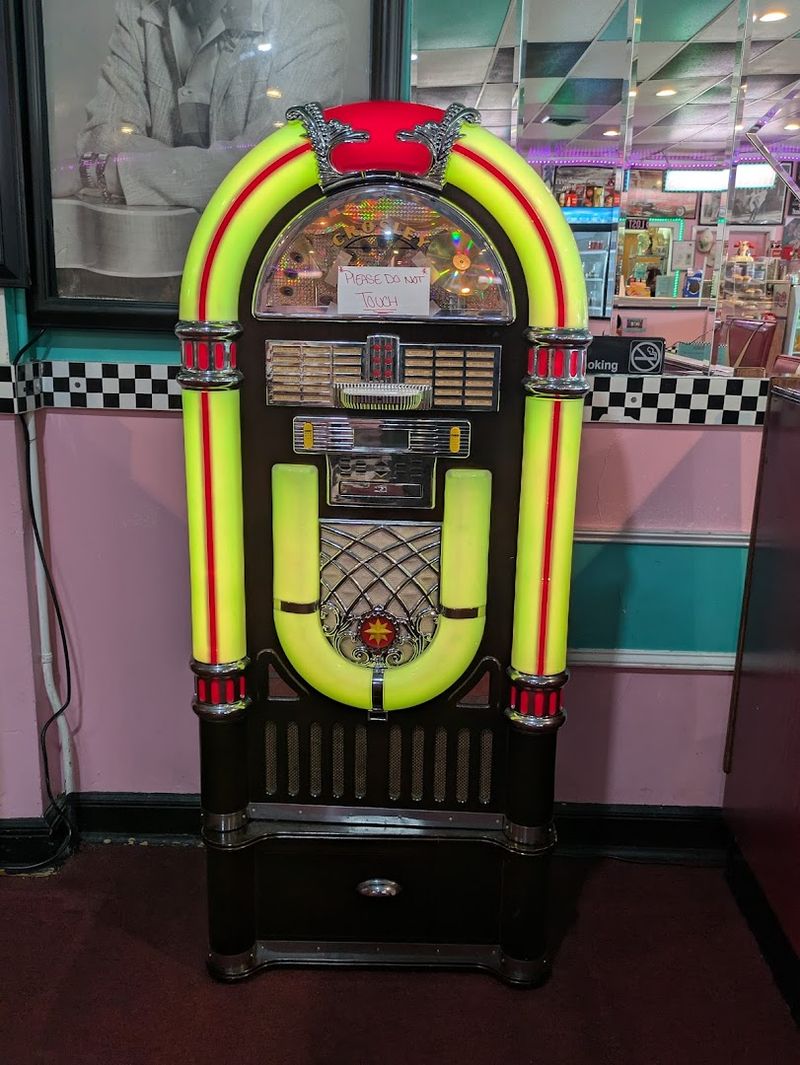 When To Go For The Full Nostalgic Diner Experience