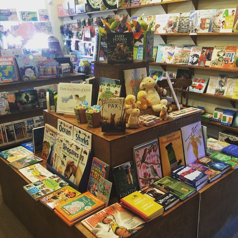 This Enormous Bookstore In Connecticut Is Every Book Lover's Paradise - Decor Hint A Cozy Stop For Books, Gifts, And Cards