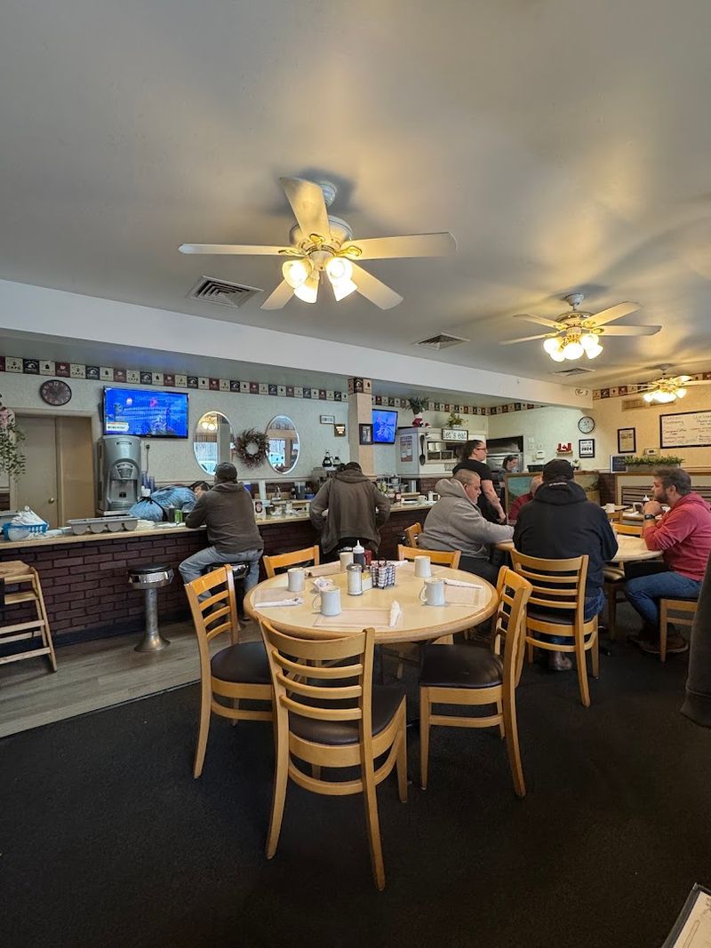 The Breakfast-And-Lunch Spot Locals Love
