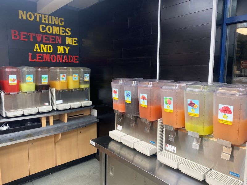 This Hidden Connecticut Spot Serves The Tastiest Chicken And Waffles Of Your Life - Decor Hint The Homemade Lemonade Pairing To Try