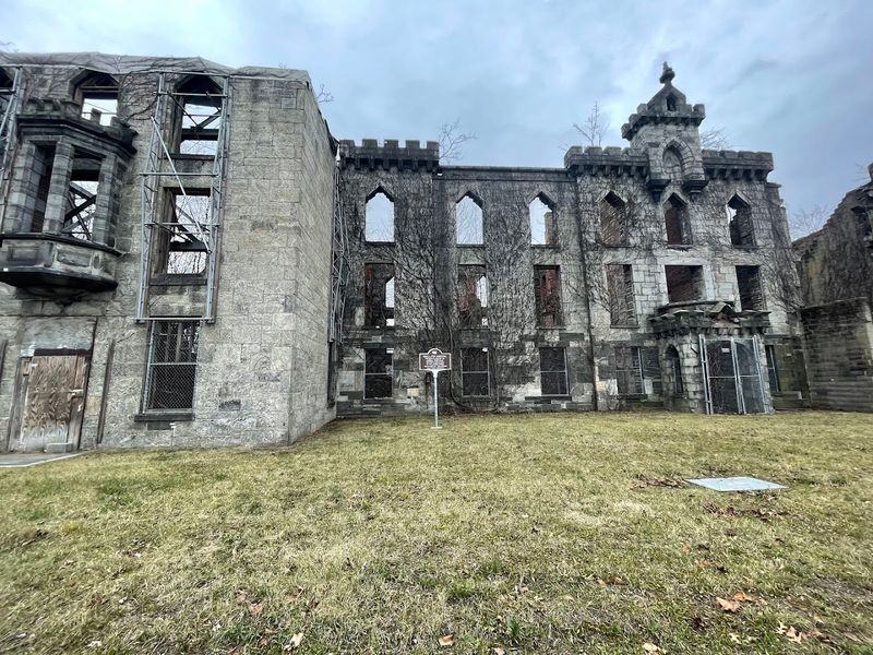 Smallpox Memorial Hospital 