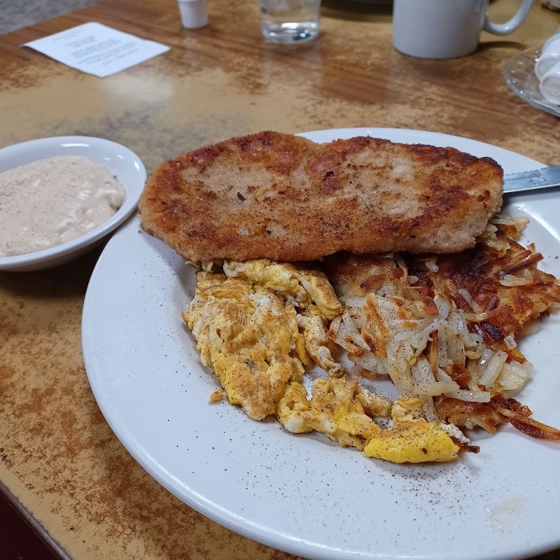Montana Locals Swear This $7.75 Breakfast Beats Anything From A Chain Restaurant - Decor Hint Eggs Done Right, Every Single Time