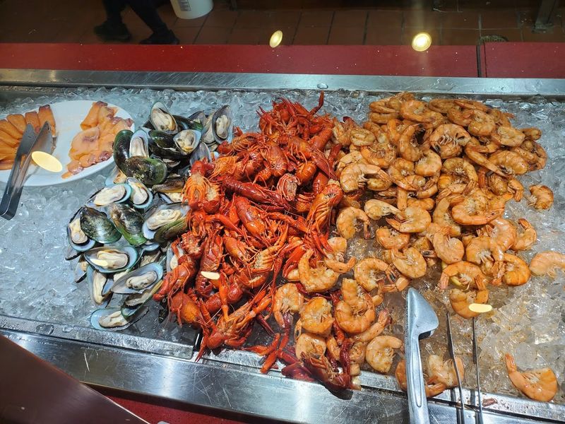 This Orlando Seafood Buffet Keeps Drawing Visitors From Across Florida - Decor Hint Bold Seafood Flavors Beyond The Lobster