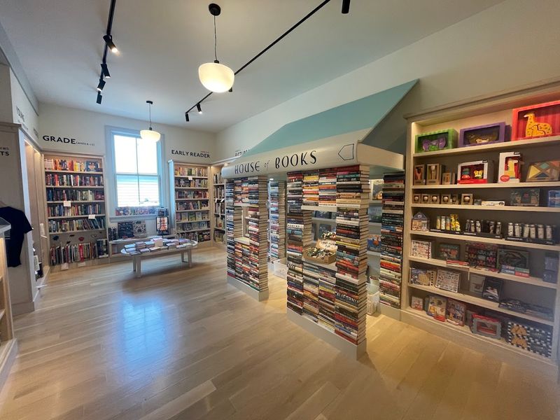 This Enormous Bookstore In Connecticut Is Every Book Lover's Paradise - Decor Hint Inside The Historic Building Full Of Stories