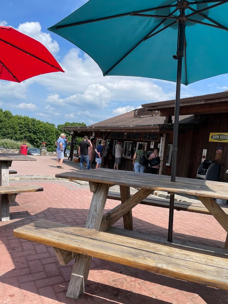 Road Trippers In Connecticut Can't Stop Raving About This Homemade Ice Cream - Decor Hint What Makes The Farm Setting Feel So Classic