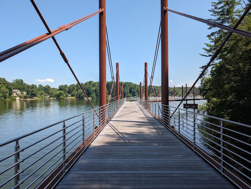 Mountain Hints, Open Water, And Fresh Air In One Short Walk