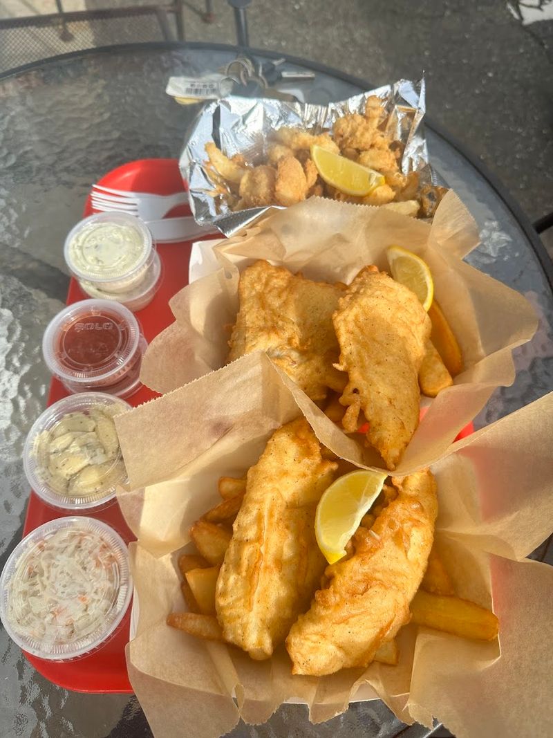 The Legendary Connecticut Seafood Spot That Locals Swear Serves The Best Fish And Chips In The State - Decor Hint The Fish And Chips To Order First