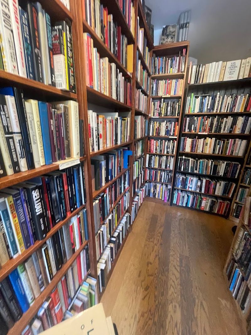 This New York Bookstore Is Where Readers Lose Track Of Time And Space - Decor Hint Poetry Collections That Deserve More Attention Than They Get