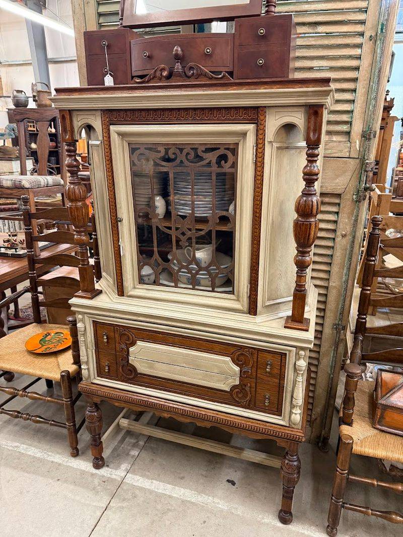 Vintage Furniture Selections That Transform Any Home