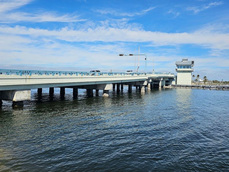 This Unusual Florida Town Leaves Visitors Completely Fascinated - Decor Hint The Bridge That Defines The Town