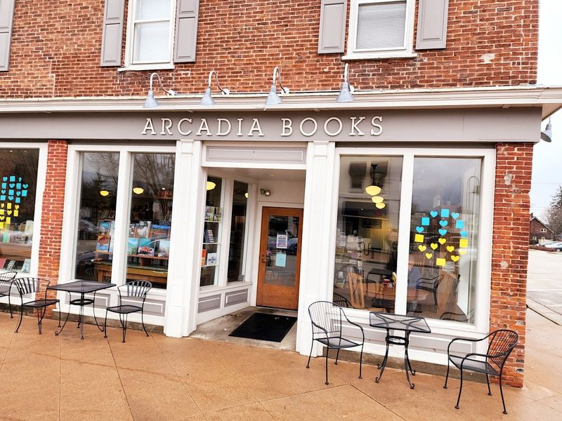 Wisconsin Has A Bookstore With A Literary Collection So Impressive That Walking Past It Without Stopping Feels Wrong - Decor Hint A Bookstore Born From Passion