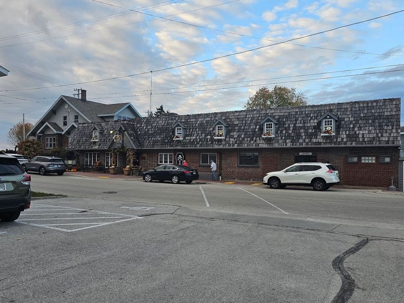 Wisconsin Has A Supper Club That Never Changed A Thing About How It Does Steak And That Is Exactly The Point - Decor Hint The First Impression That Sticks
