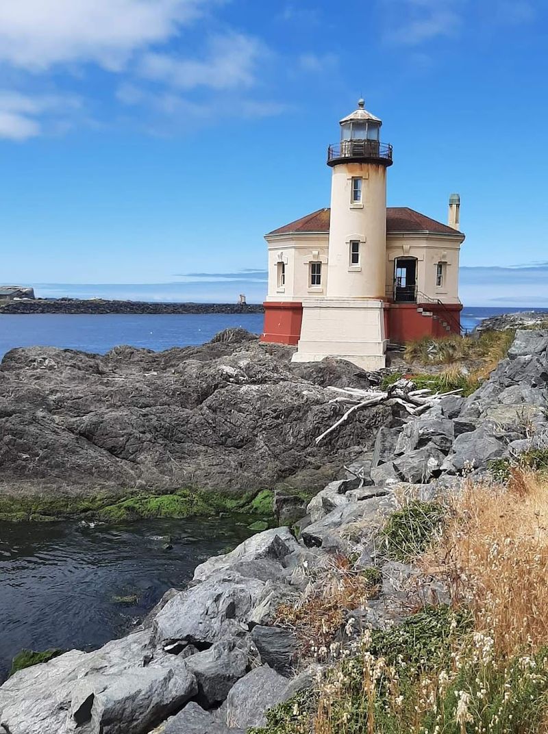 These 10 Charming Oregon Towns Are Almost Too Pretty To Be Real - Decor Hint Bandon