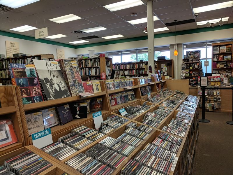 This Enormous Kentucky Bookstore In Louisville Lets You Load Your Cart With Books Starting At Just $1 - Decor Hint A Genuinely Clean And Welcoming Store Environment