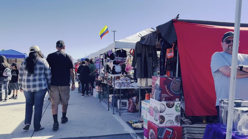 You'll Want To Cancel Your Warehouse Card After Visiting This Massive Swap Meet In California - Decor Hint Over 600 Vendor Spaces Means Something For Everyone