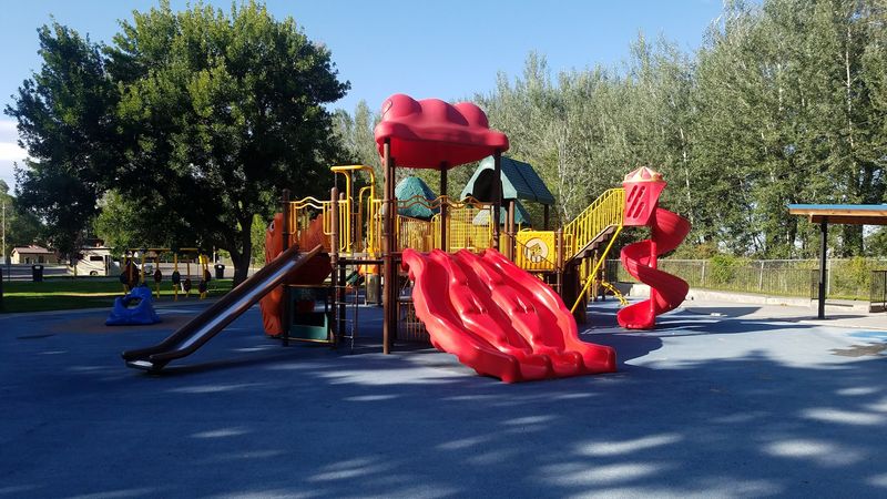 Tautphaus Park Gives The Rides A Classic Summer Backdrop