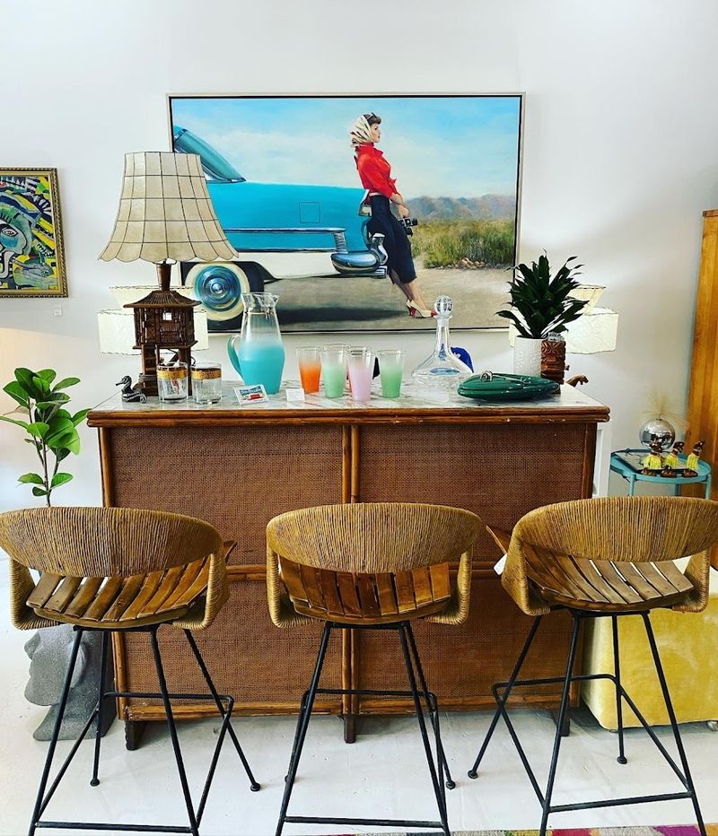 - Decor Hint