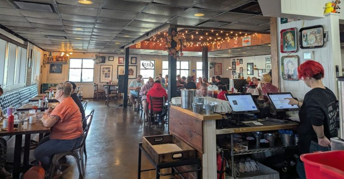 10 Nebraska Cafes Where The Daily Special Matters More Than The Regular Menu - Decor Hint