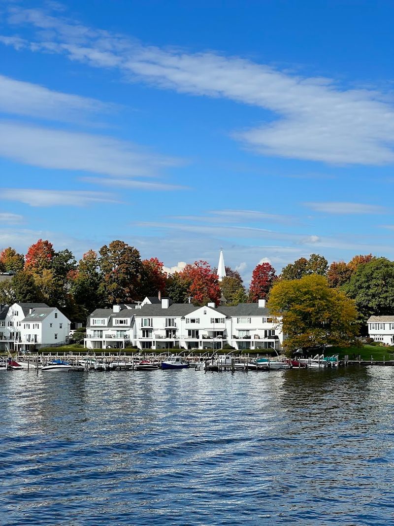 10 New Hampshire Lakeside Towns That Are Perfect For A Quiet Getaway - Decor Hint Wolfeboro, Lake Winnipesaukee