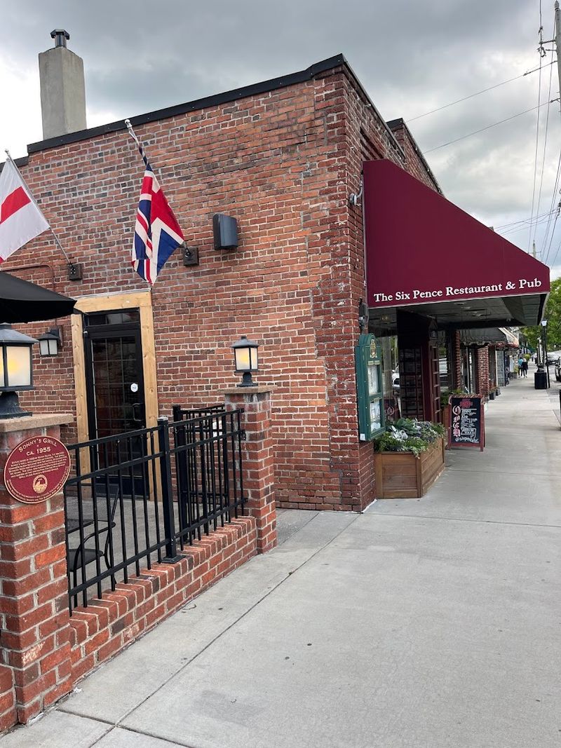 Six Pence Pub