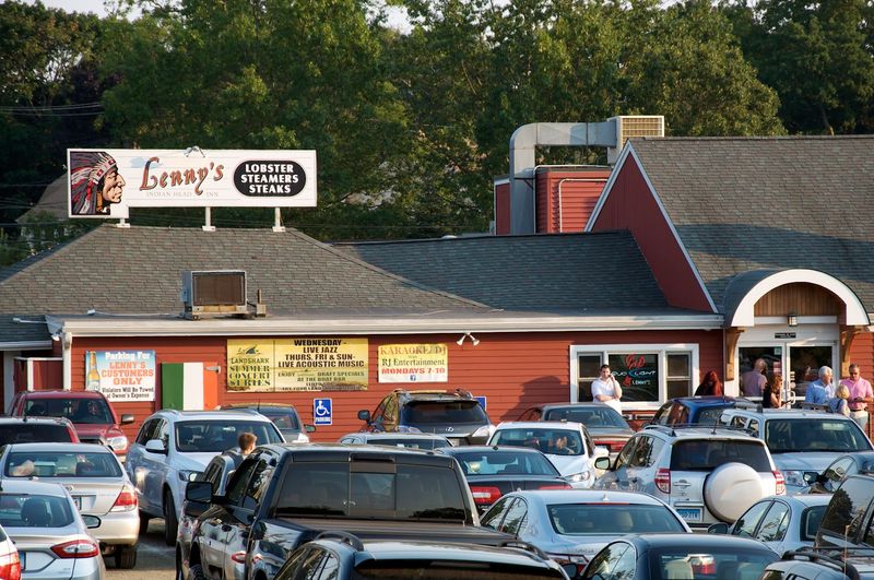 10 Secret Connecticut Dining Spots With A Seriously Loyal Following - Decor Hint Lenny's Indian Head Inn, Branford