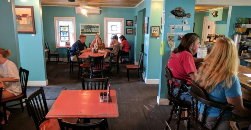 11 Hole-In-The-Wall Pizzerias On The North Carolina Coast That Are Hidden Pizza Gold