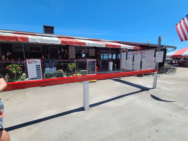 11 Iconic Connecticut Seafood Spots That Rank Among The Best In The Country - Decor Hint Abbott's Lobster In The Rough, Noank